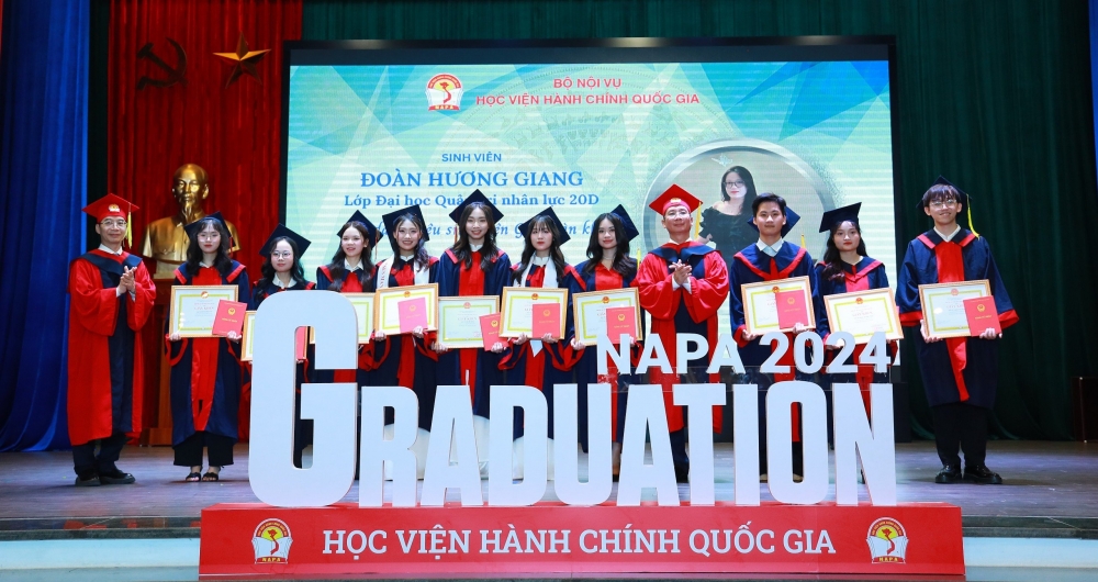 Hơn 1.000 sinh viên Học viện Hành chính Quốc gia nhận bằng tốt nghiệp năm 2024