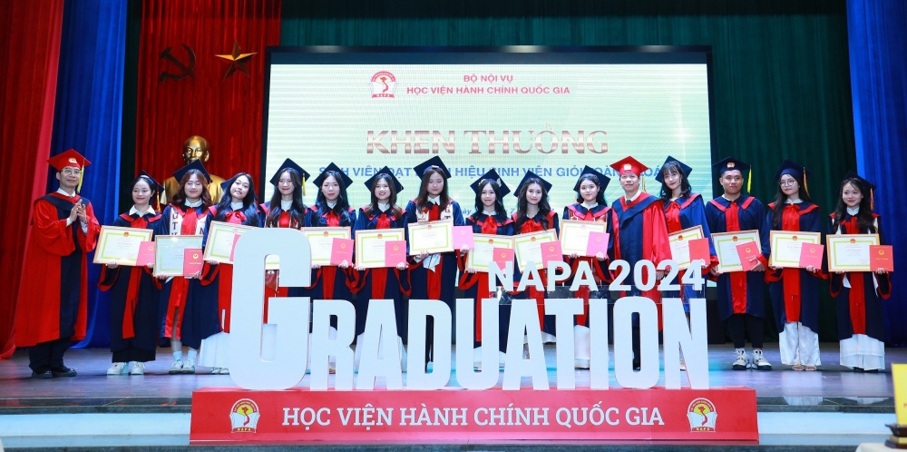 Hơn 1.000 sinh viên Học viện Hành chính Quốc gia nhận bằng tốt nghiệp năm 2024