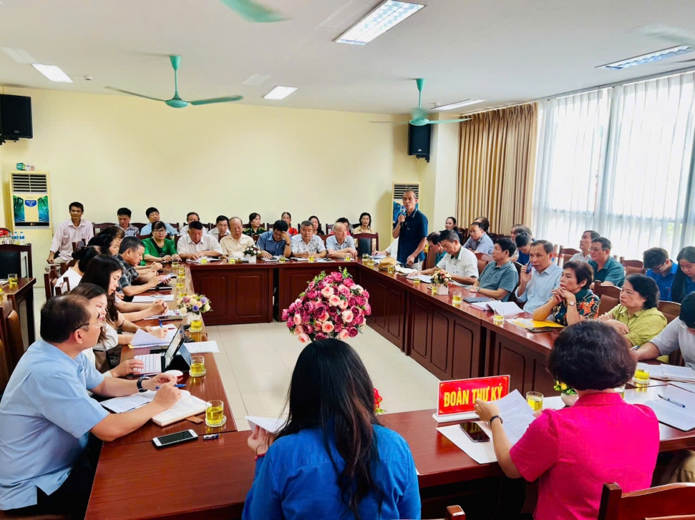 Ủy ban MTTQ phường Bạch Mai góp ý vào dự thảo văn kiện Đại hội Đảng các cấp