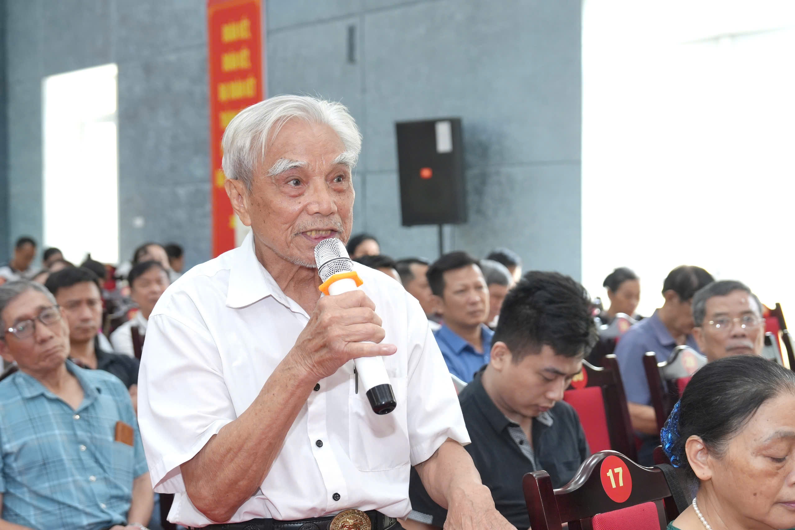 Chính quyền lắng nghe, tháo gỡ khó khăn, vướng mắc với người dân