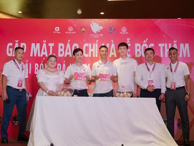 Yến chưng cao cấp Phúc Bảo Yến đồng hành cùng giải bóng đá Nhâm Tuất 1982