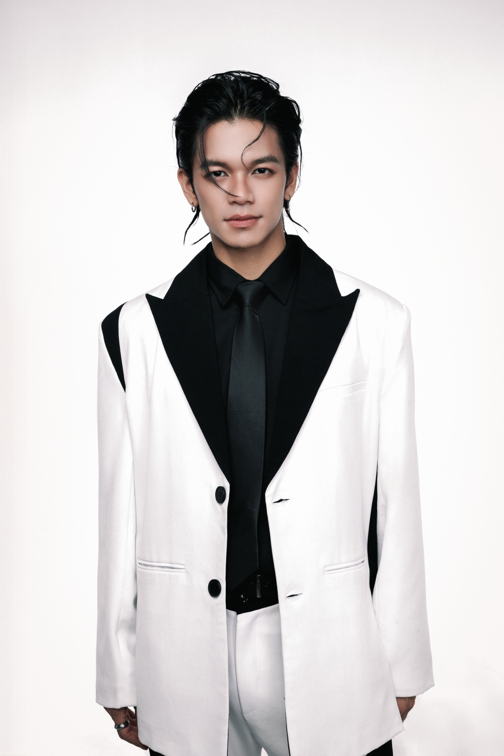 Trọng Hiếu lần đầu xuất hiện tại Tây Ninh, fan râm ran chờ “Kho Báu”