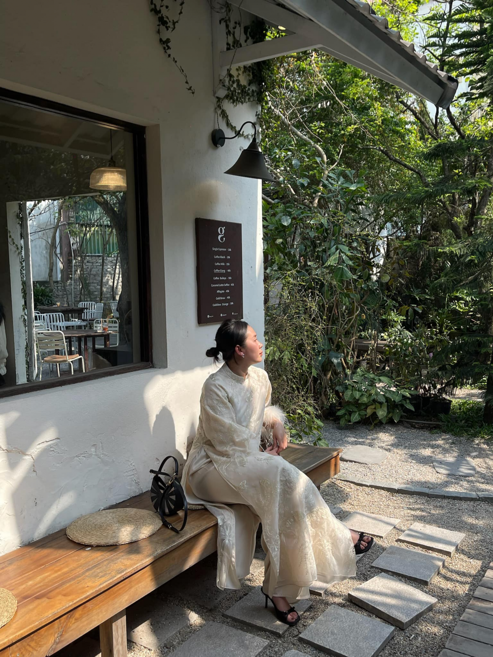 Người trẻ chọn ở nhà: Khi bốn bức tường trở thành “vùng an toàn”