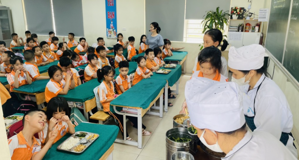 Hà Nội hỗ trợ bữa ăn bán trú cho học sinh tiểu học từ năm học 2025-2026