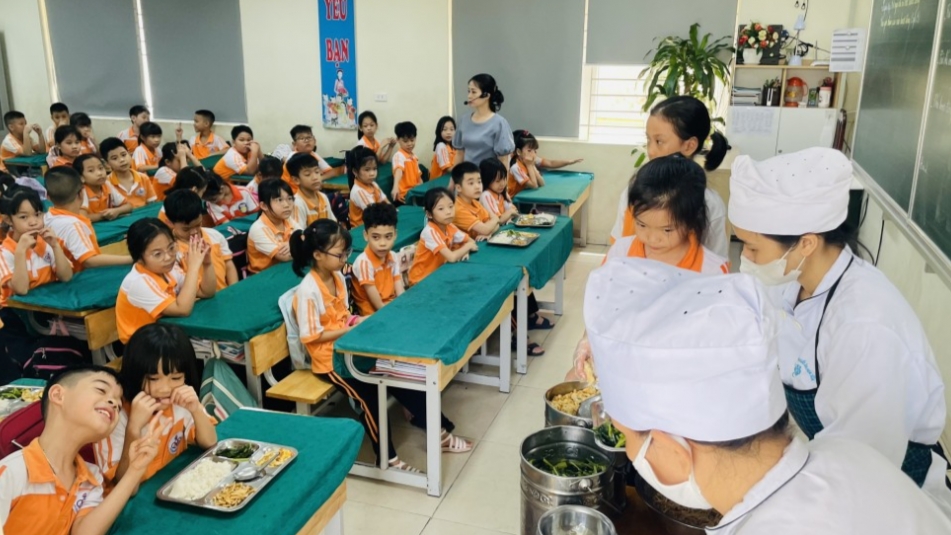 ha noi chi dao thuc hien ho tro bua an ban tru cho hoc sinh tieu hoc