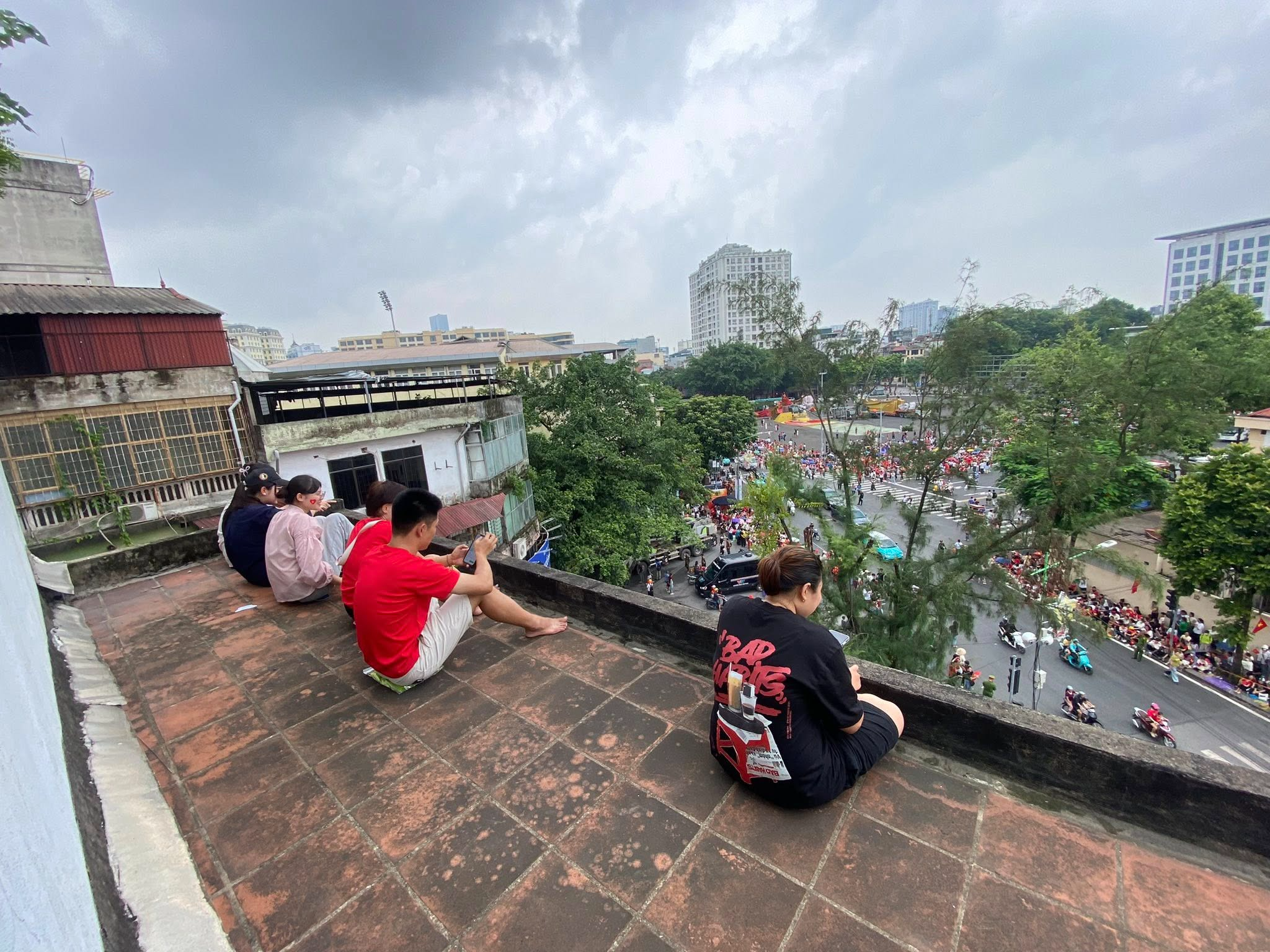 Người dân háo hức chờ đợi xem tổng hợp luyện A80