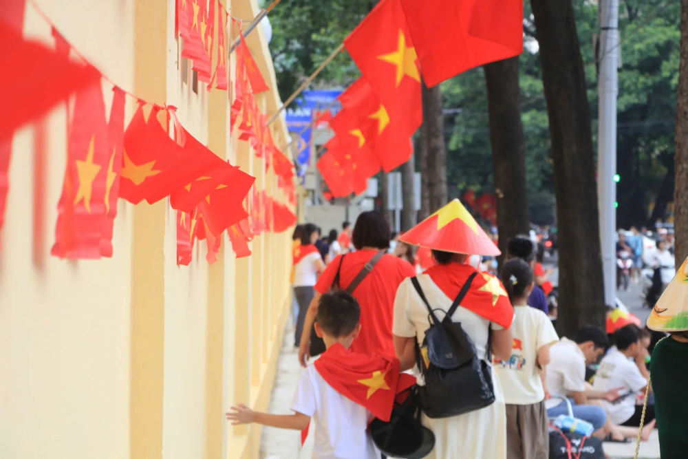 Người dân háo hức chờ đợi xem tổng hợp luyện A80