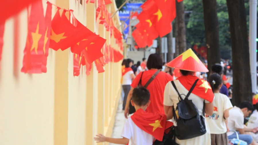 Người dân háo hức chờ đợi xem tổng hợp luyện A80