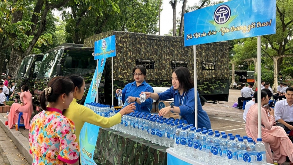 40 diem tiep nuoc banh mien phi cho nguoi dan xem a80