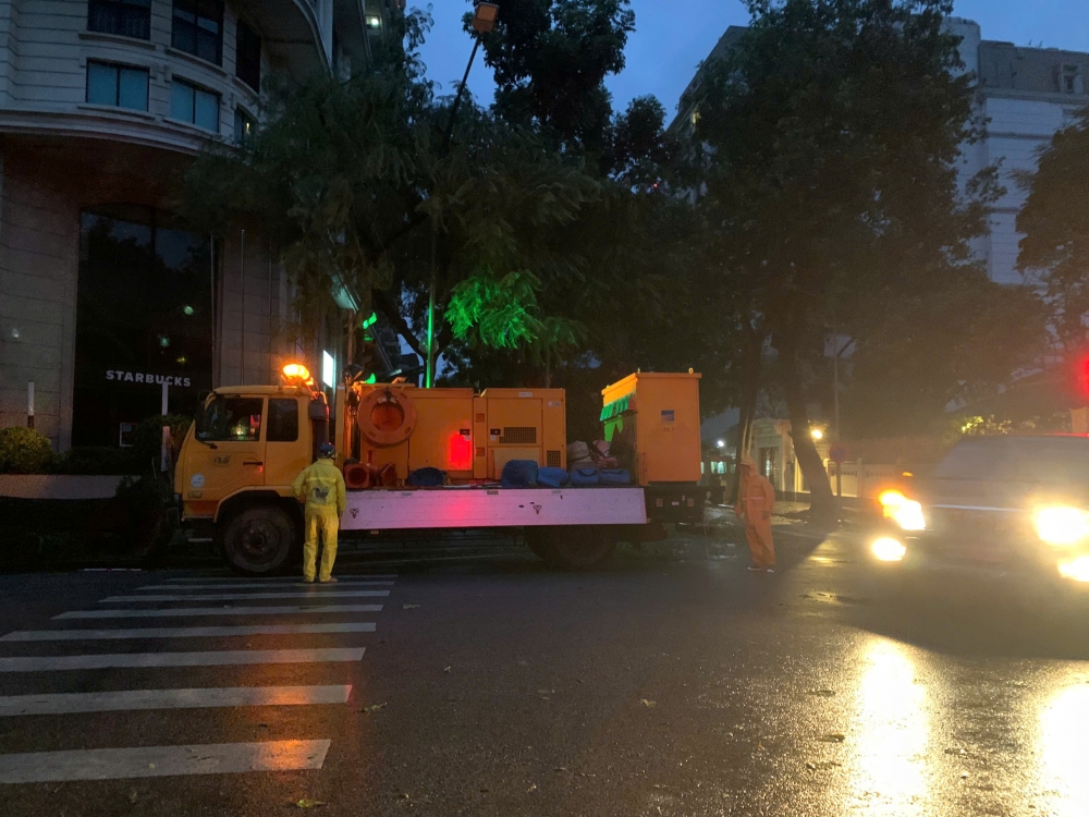 Công nhân thoát nước Hà Nội tiếp tục khắc phục các ảnh hưởng sau bão