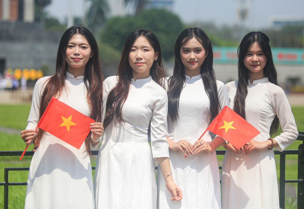 Shop cho thuê áo dài quá tải đơn dịp 2/9 Shop cho thuê áo dài quá tải đơn dịp 2/9