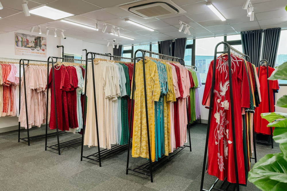 Shop cho thuê áo dài quá tải đơn dịp 2/9 Shop cho thuê áo dài quá tải đơn dịp 2/9