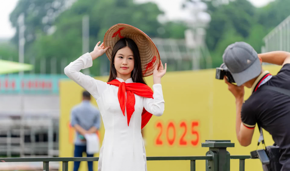 Shop cho thuê áo dài quá tải đơn dịp 2/9 Shop cho thuê áo dài quá tải đơn dịp 2/9