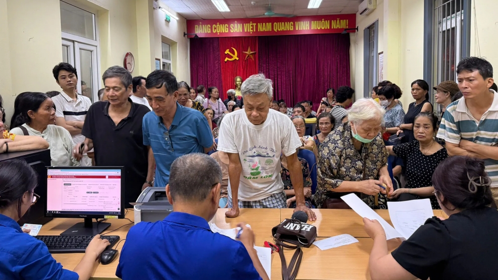 Phường Bạch Mai triển khai 4 điểm quà Quốc khánh cho người dân