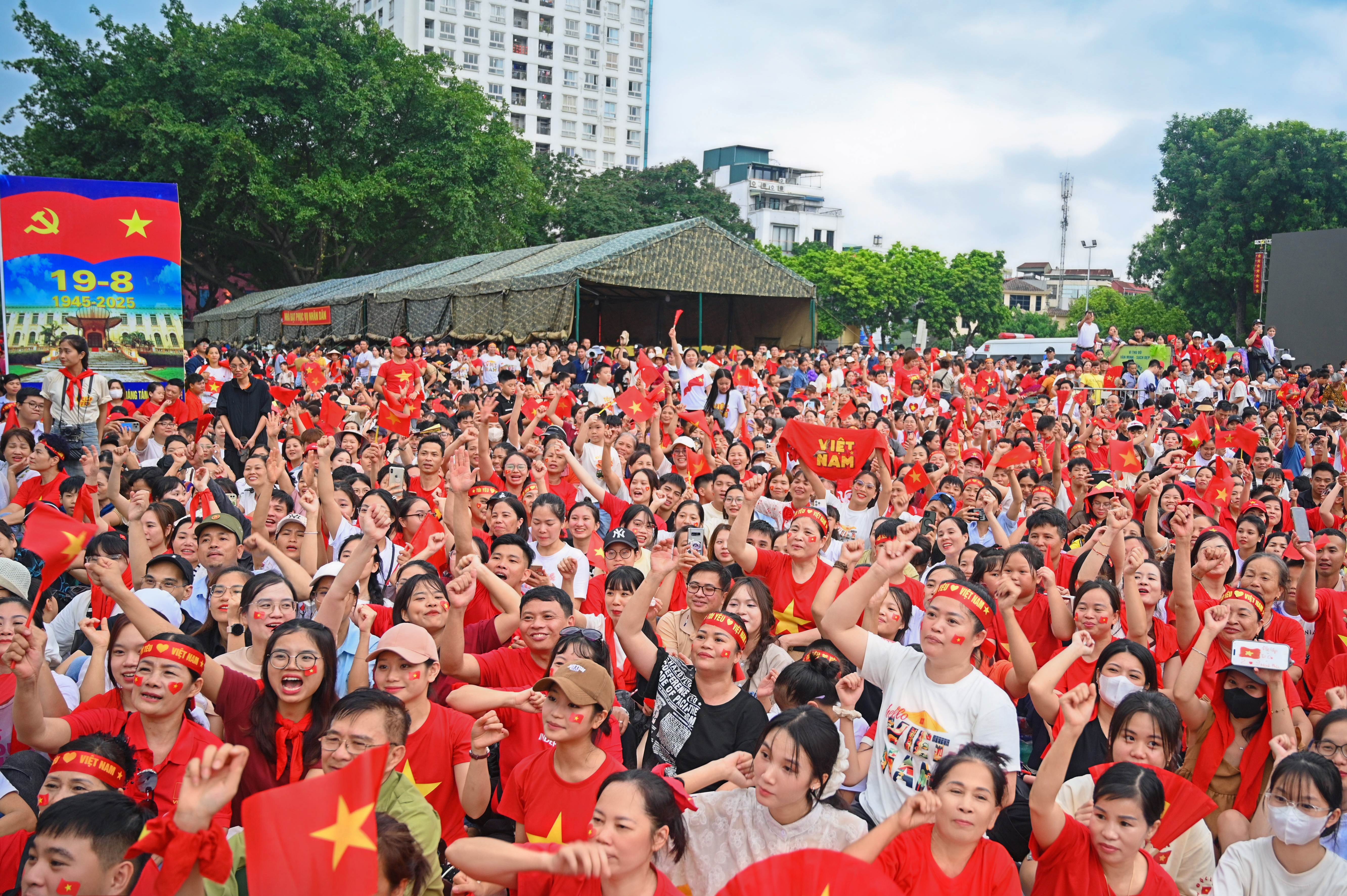 Hân hoan, tự hào được hòa mình trong ngày hội lớn của non sông