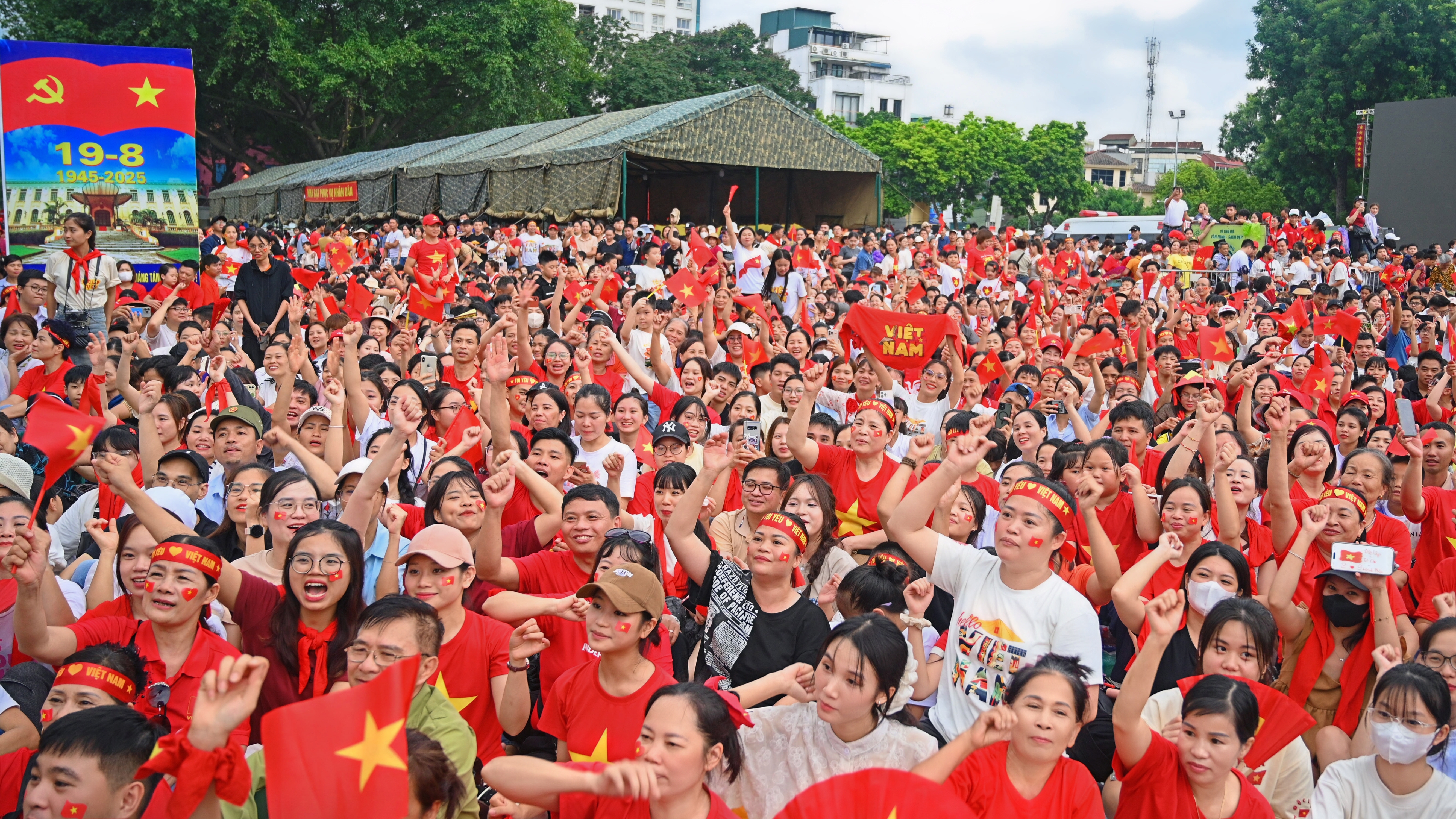 Hân hoan, tự hào được hòa mình trong ngày hội lớn của non sông