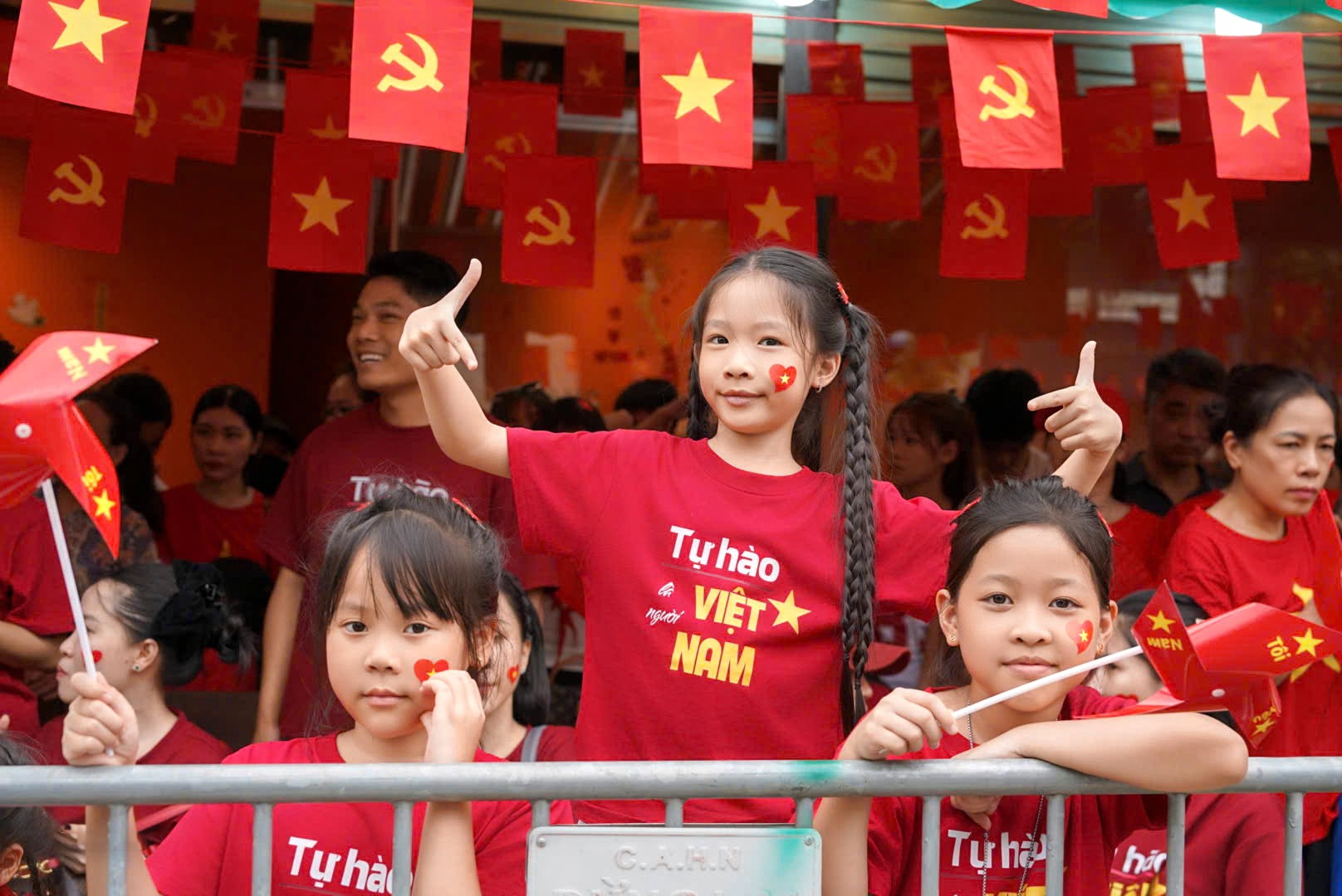 Hân hoan, tự hào được hòa mình trong ngày hội lớn của non sông