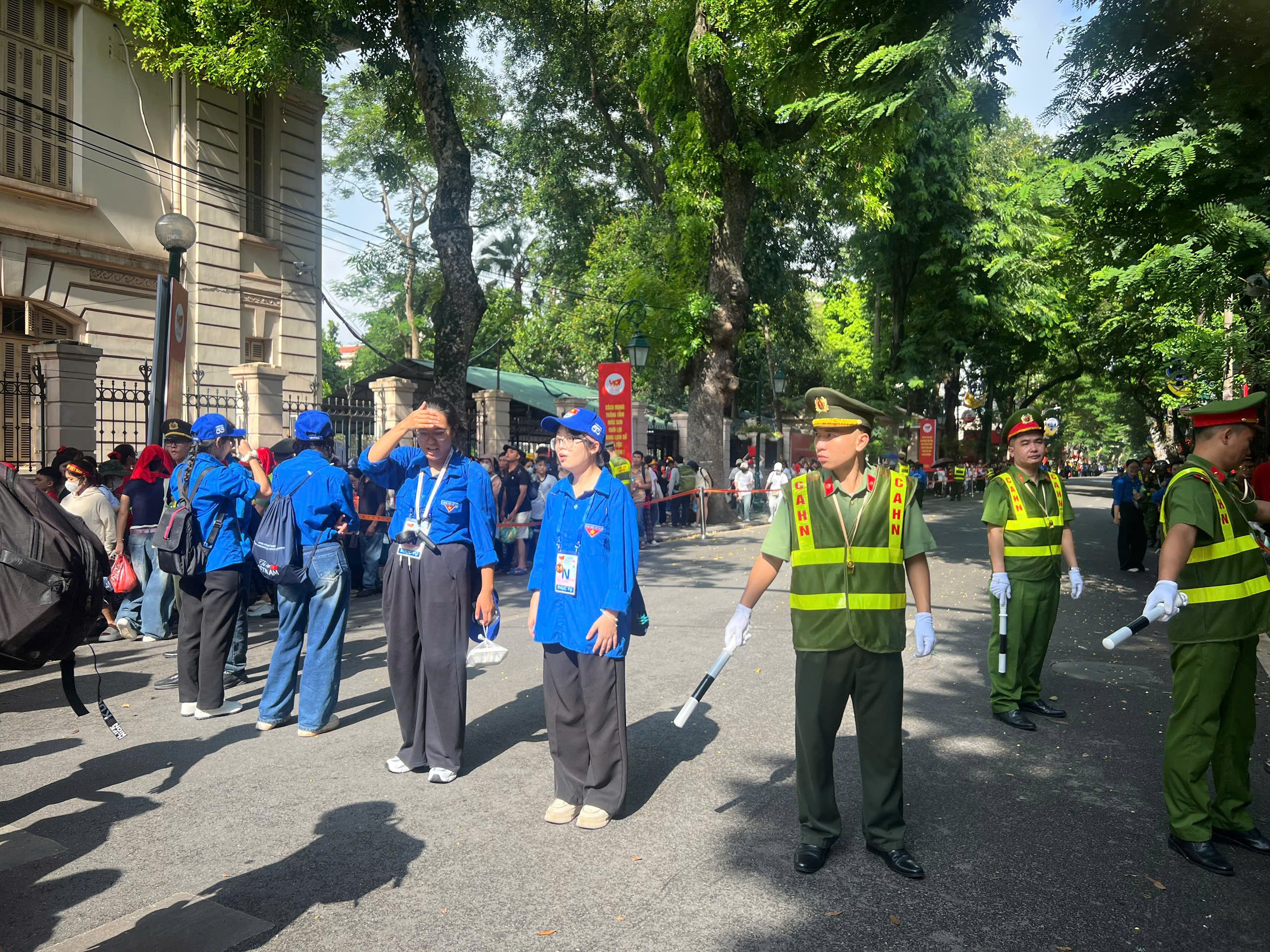 Hân hoan, tự hào được hòa mình trong ngày hội lớn của non sông