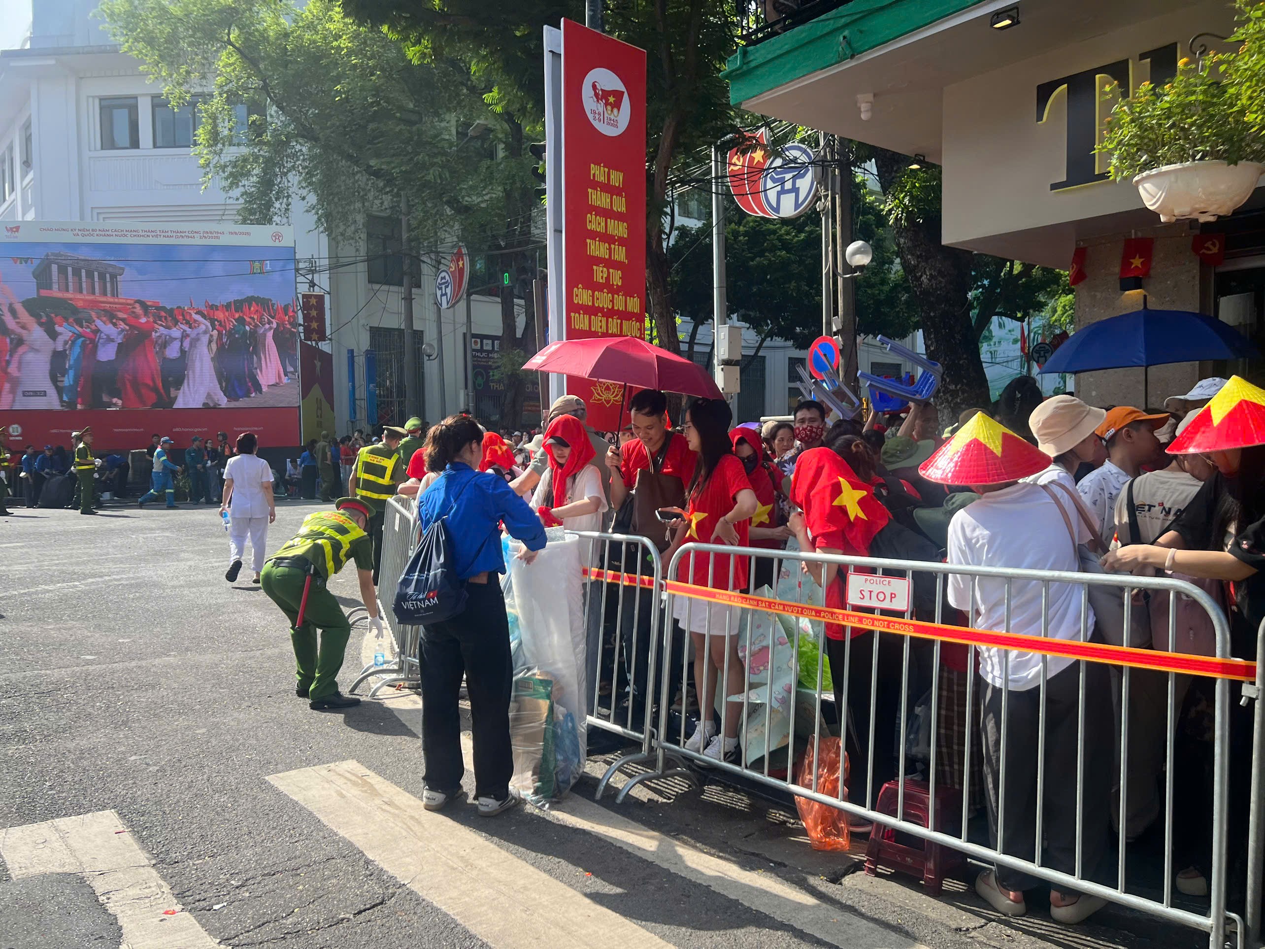 Hân hoan, tự hào được hòa mình trong ngày hội lớn của non sông