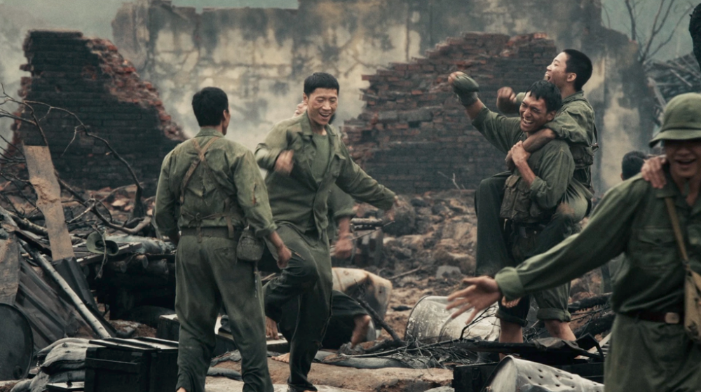 “Mưa đỏ” - Cơn bão phòng vé làm thay đổi diện mạo điện ảnh Việt