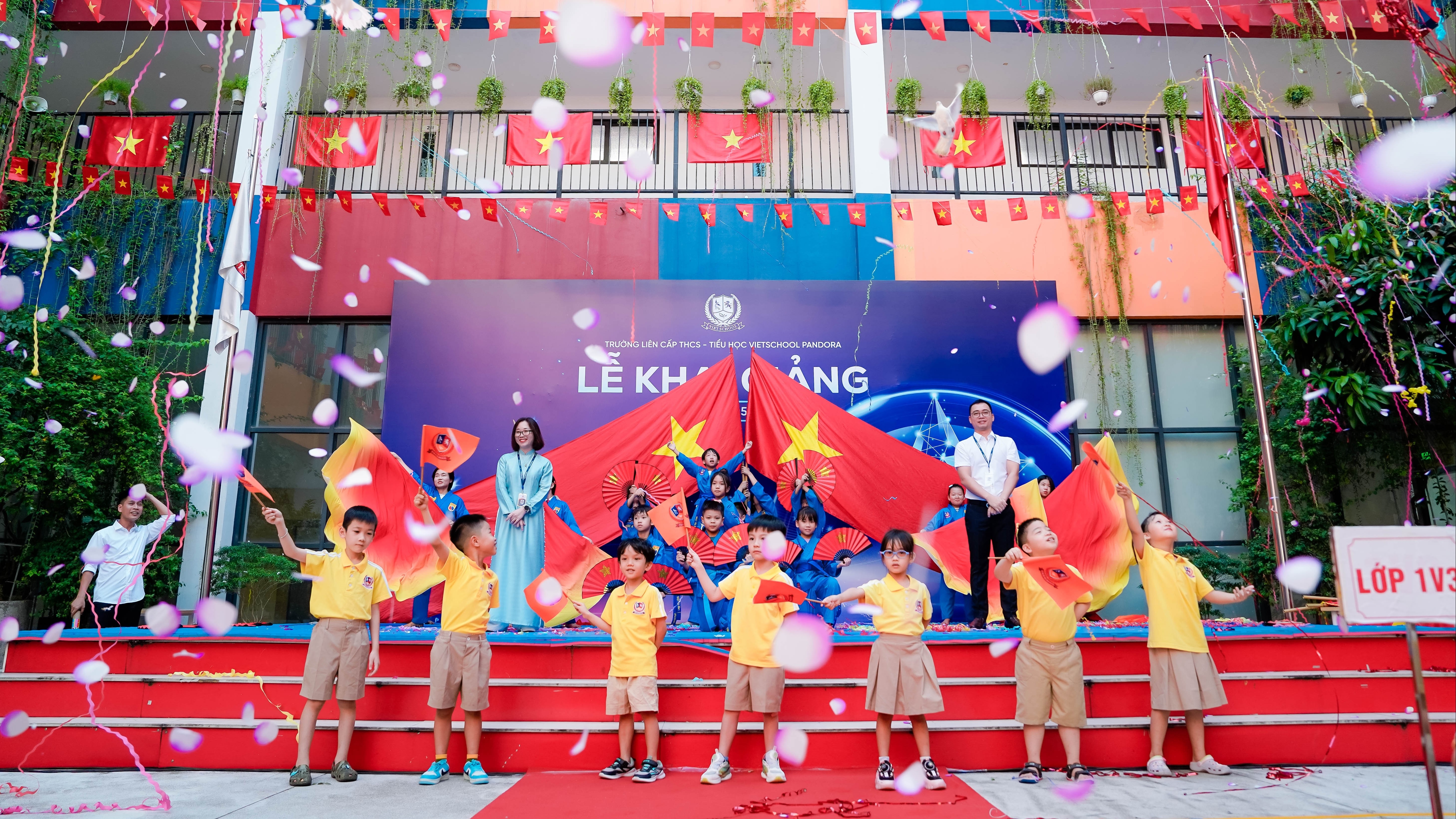 Vietschool khai giảng năm học mới: Đẩy mạnh năng lực số và ngôn ngữ toàn cầu cho học sinh