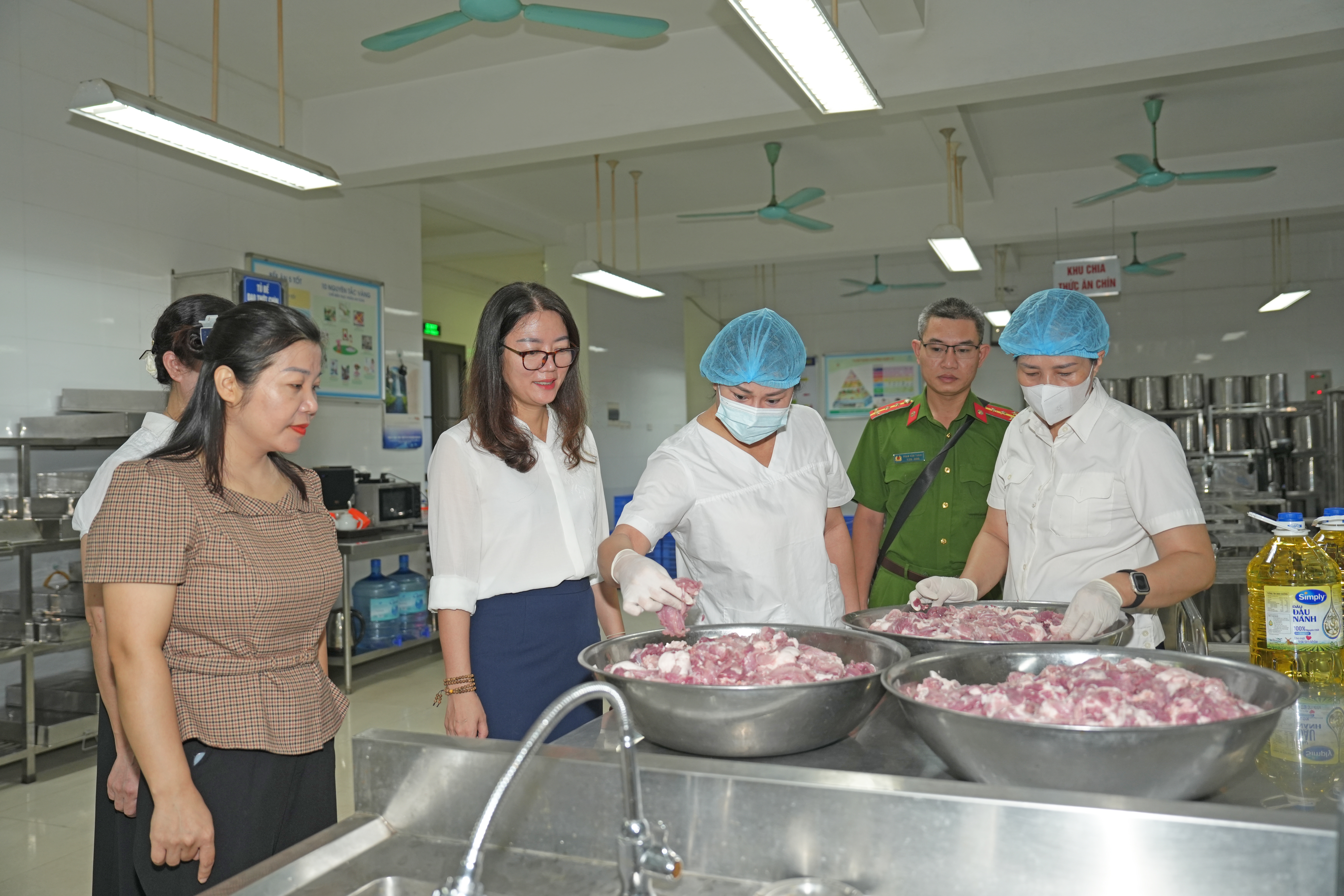 Phường Vĩnh Hưng đảm bảo an toàn thực phẩm trường học trong năm học mới