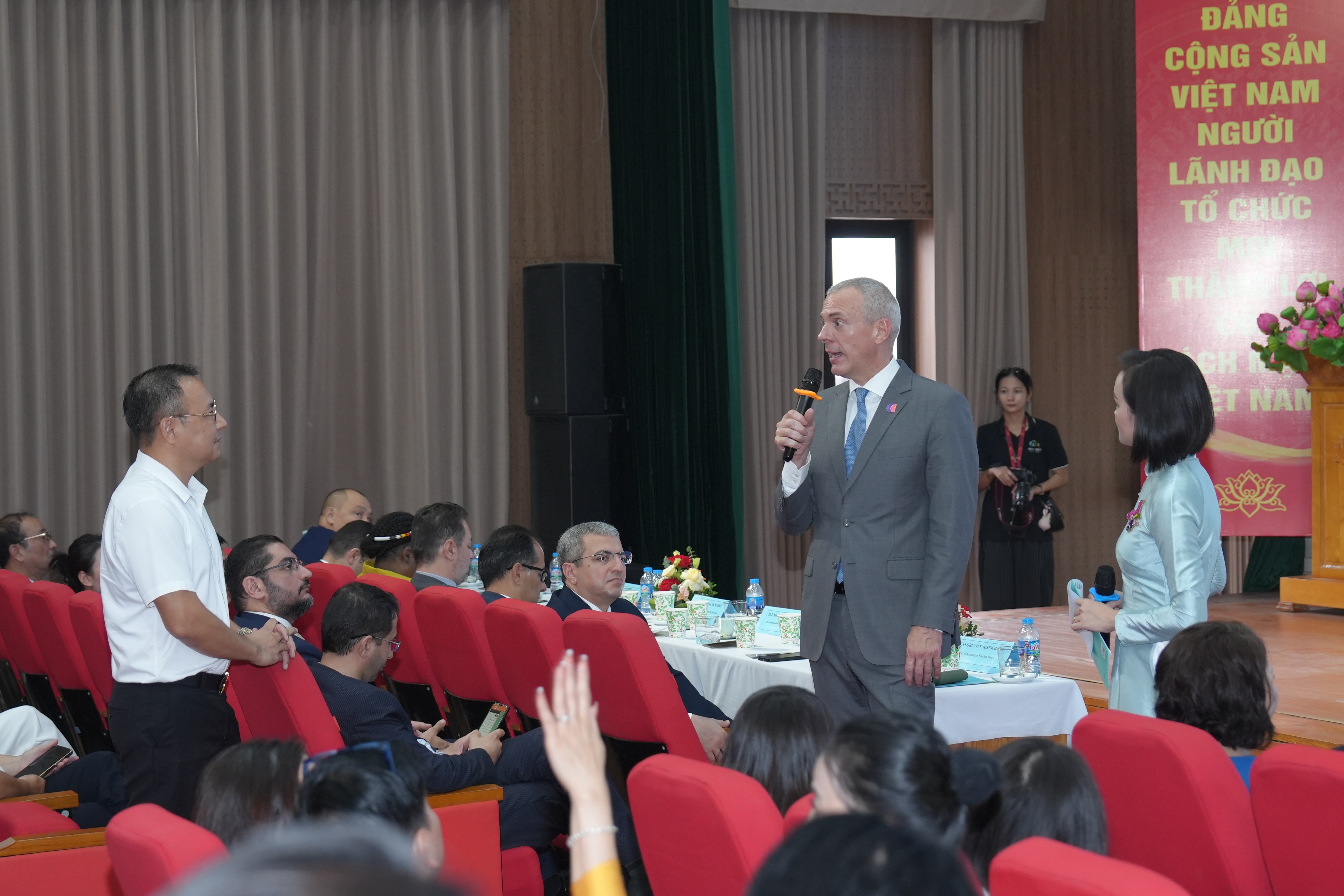 “Trải nghiệm Azerbaijan” - Cầu nối giao lưu văn hóa, du lịch và giáo dục quốc tế “Trải nghiệm Azerbaijan” Cầu nối giao lưu văn hóa, du lịch và giáo dục quốc tế