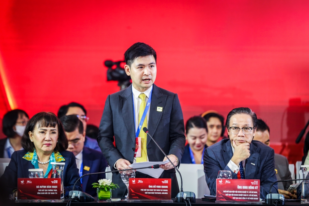 Ông Đỗ Vinh Quang nêu nhóm đề xuất tại Phiên đối thoại cấp cao Diễn đàn Kinh tế tư nhân Việt Nam 2025.