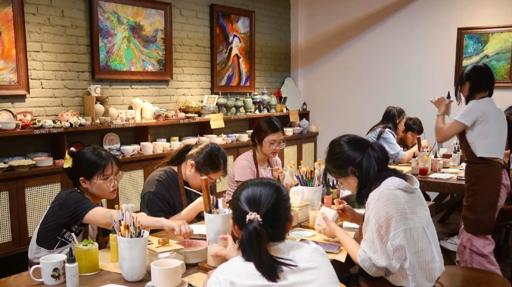 Người trẻ tìm đến các workshop thủ công để "chữa lành"