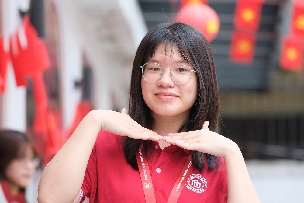 Nữ sinh "trường làng" trở thành thủ khoa Ngoại thương với SAT top 1% thế giới