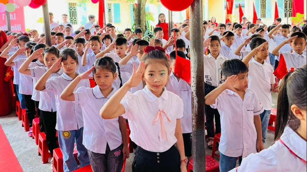 de xuat sap nhap truong mam non tieu hoc duoi chuan