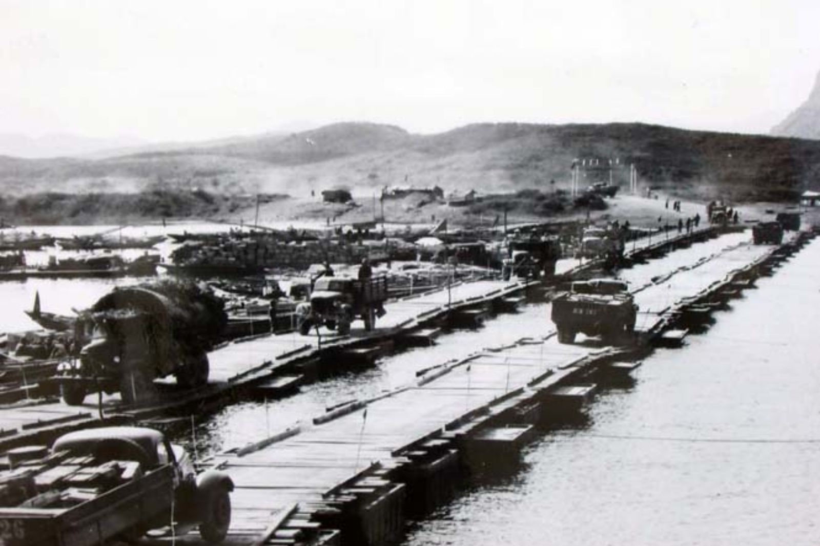 Bến phà Long Đại từng là nơi hứng chịu hàng vạn tấn bom đạn giai đoạn 1965-1972 (Ảnh tư liệu) Bến phà Long Đại từng là nơi hứng chịu hàng vạn tấn bom đạn giai đoạn 1965-1972 (Ảnh tư liệu)