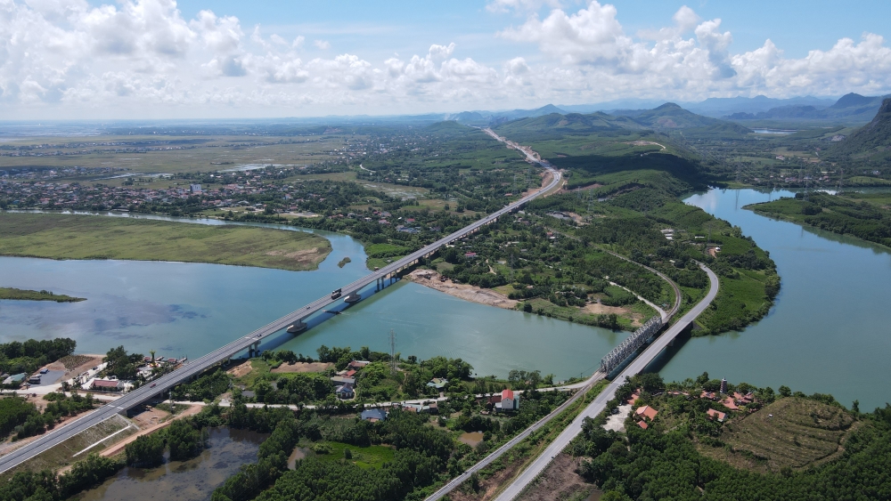 Long Đại giờ mang một diện mạo mới – bình yên, phát triển và đầy hy vọng. Long Đại giờ mang một diện mạo mới – bình yên, phát triển và đầy hy vọng.