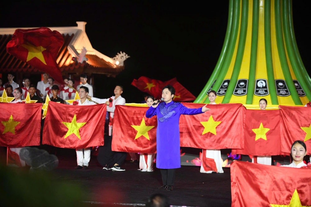 Chương trình “Lời tri ân – Dòng sông Hoa lửa” mang đến nhiều cảm xúc đặc biệt cho người xem Chương trình “Lời tri ân – Dòng sông Hoa lửa” mang đến nhiều cảm xúc đặc biệt cho người xem