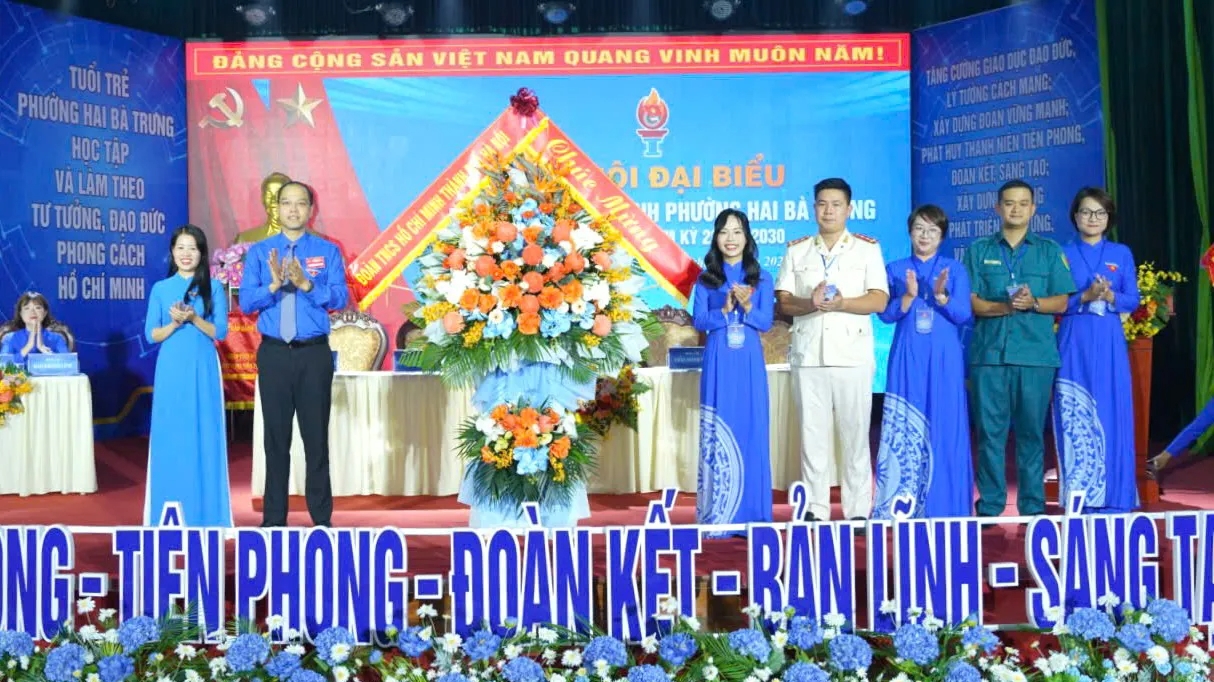 dong chi vo thi mai anh la bi thu doan phuong hai ba trung khoa i