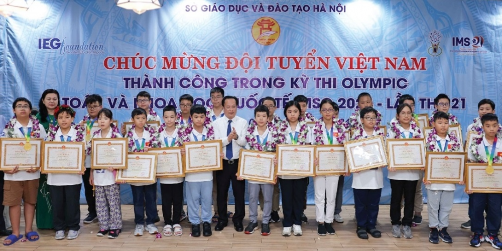 Học sinh Hà Nội xếp thứ 2 toàn đoàn Olympic Toán và Khoa học quốc tế 2024