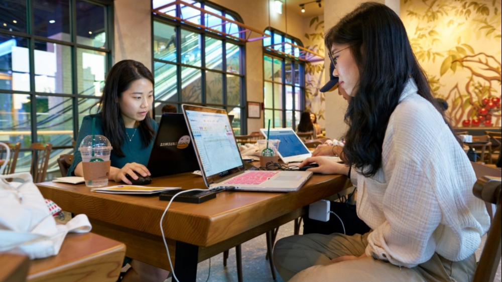 Lối sống "trực tuyến" kết nối 24/7 của thế hệ Z