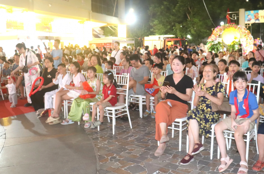 Trung thu ấm áp đến với thiếu nhi phường Hai Bà Trưng