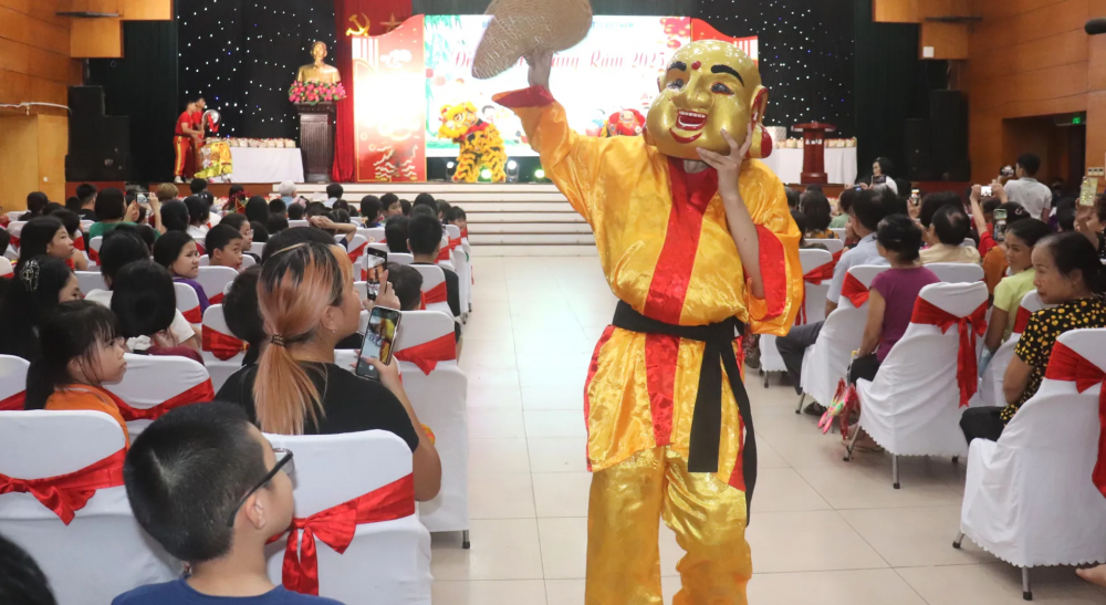 Phường Bạch Mai: Hơn 300 phần quà đến với thiếu nhi nhân dịp Tết Trung thu Phường Bạch Mai: Hơn 300 phần quà đến với thiếu nhi nhân dịp Tết Trung thu