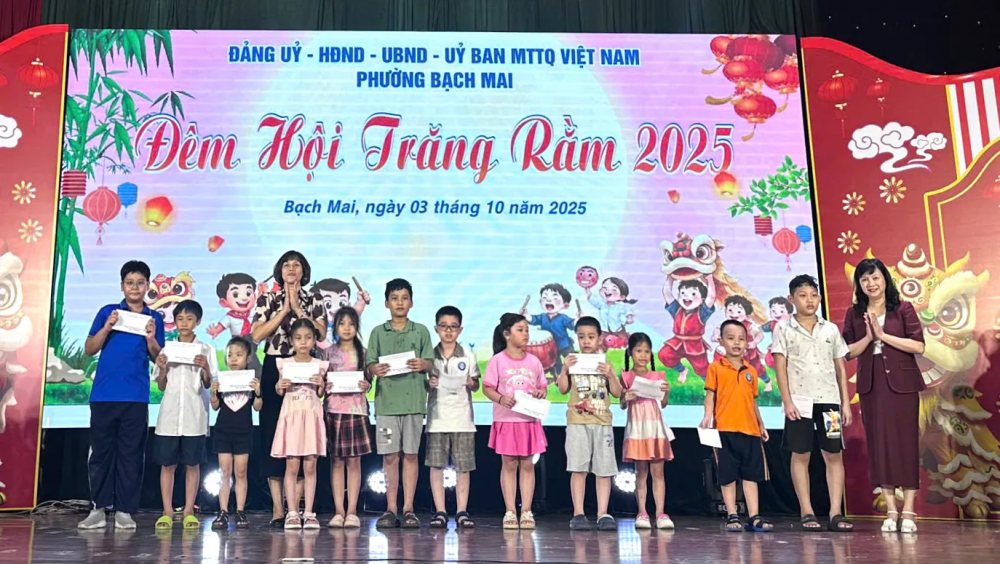 Phường Bạch Mai: Hơn 300 phần quà đến với thiếu nhi nhân dịp Tết Trung thu Phường Bạch Mai: Hơn 300 phần quà đến với thiếu nhi nhân dịp Tết Trung thu