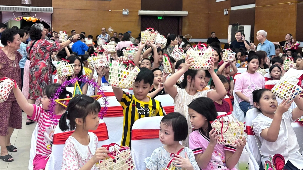 Phường Bạch Mai: Hơn 300 phần quà đến với thiếu nhi nhân dịp Tết Trung thu