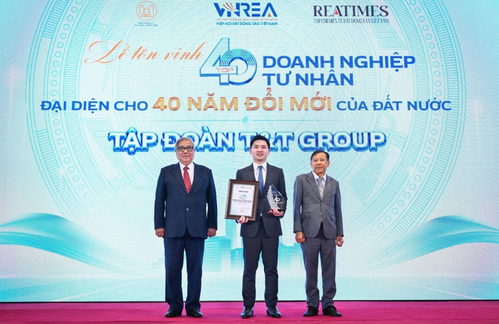Phó Chủ tịch HĐQT T&T Group Đỗ Vinh Quang tại lễ vinh danh