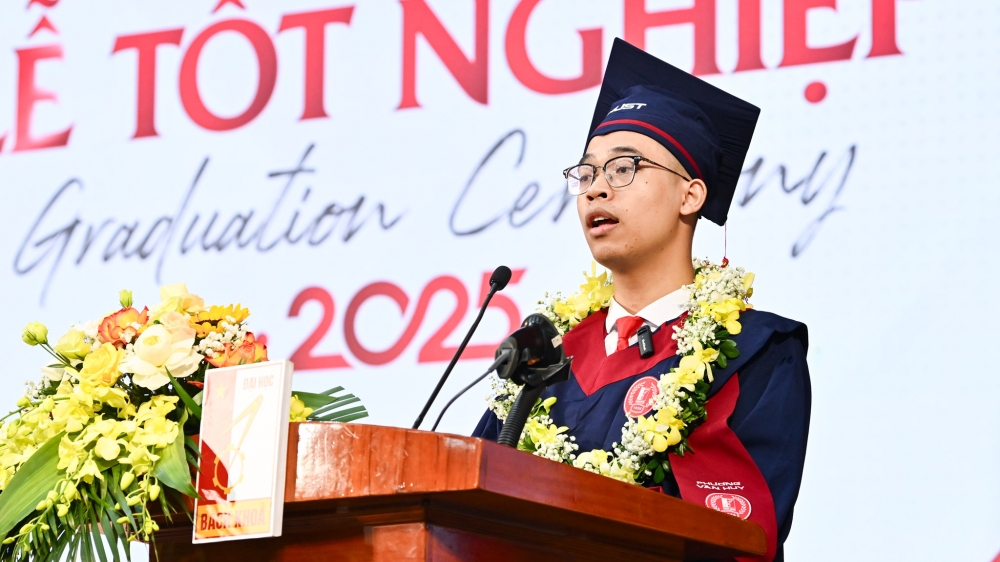 Nam sinh dân tộc Sản Chỉ tốt nghiệp thủ khoa đầu ra Đại học Bách khoa Hà Nội