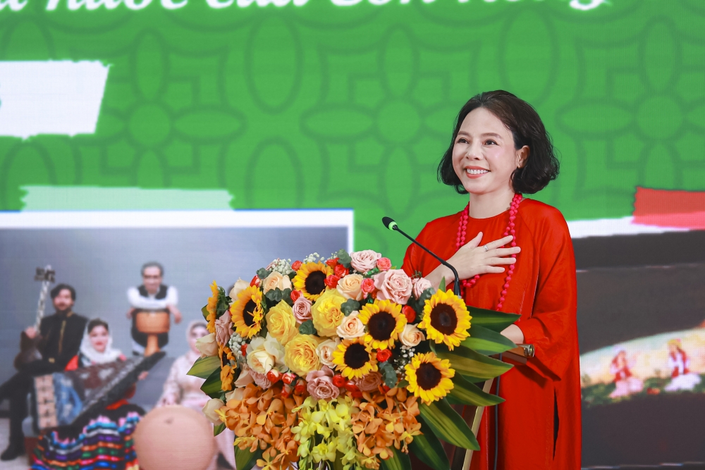 Cầu nối văn hóa từ xứ sở Phượng Hoàng đến đất nước con Rồng cháu Tiên