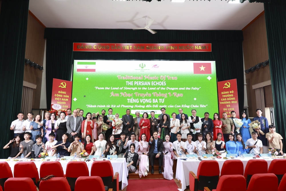 Cầu nối văn hóa từ xứ sở Phượng Hoàng đến đất nước con Rồng cháu Tiên