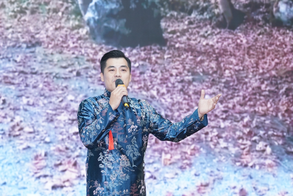 Cầu nối văn hóa từ xứ sở Phượng Hoàng đến đất nước con Rồng cháu Tiên