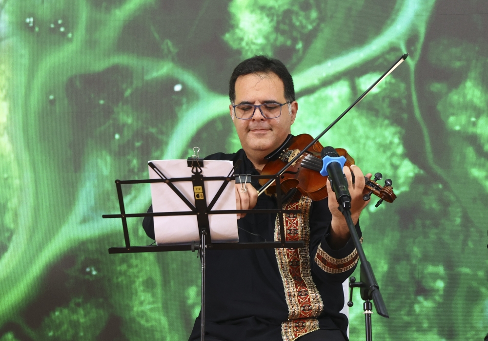 Cầu nối văn hóa từ xứ sở Phượng Hoàng đến đất nước con Rồng cháu Tiên