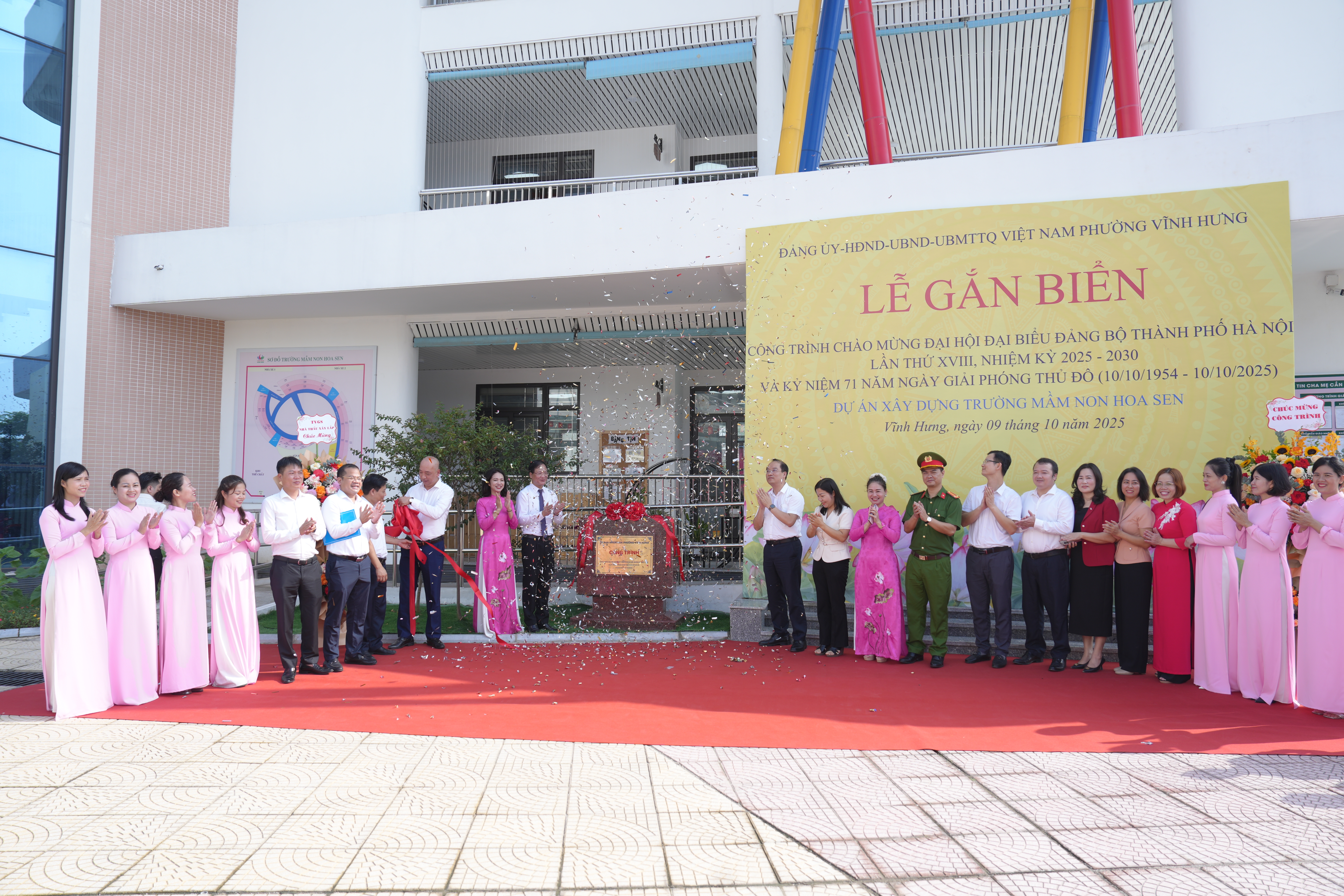 Phường Vĩnh Hưng gắn biển 2 công trình chào mừng Đại hội Đảng bộ TP Hà Nội