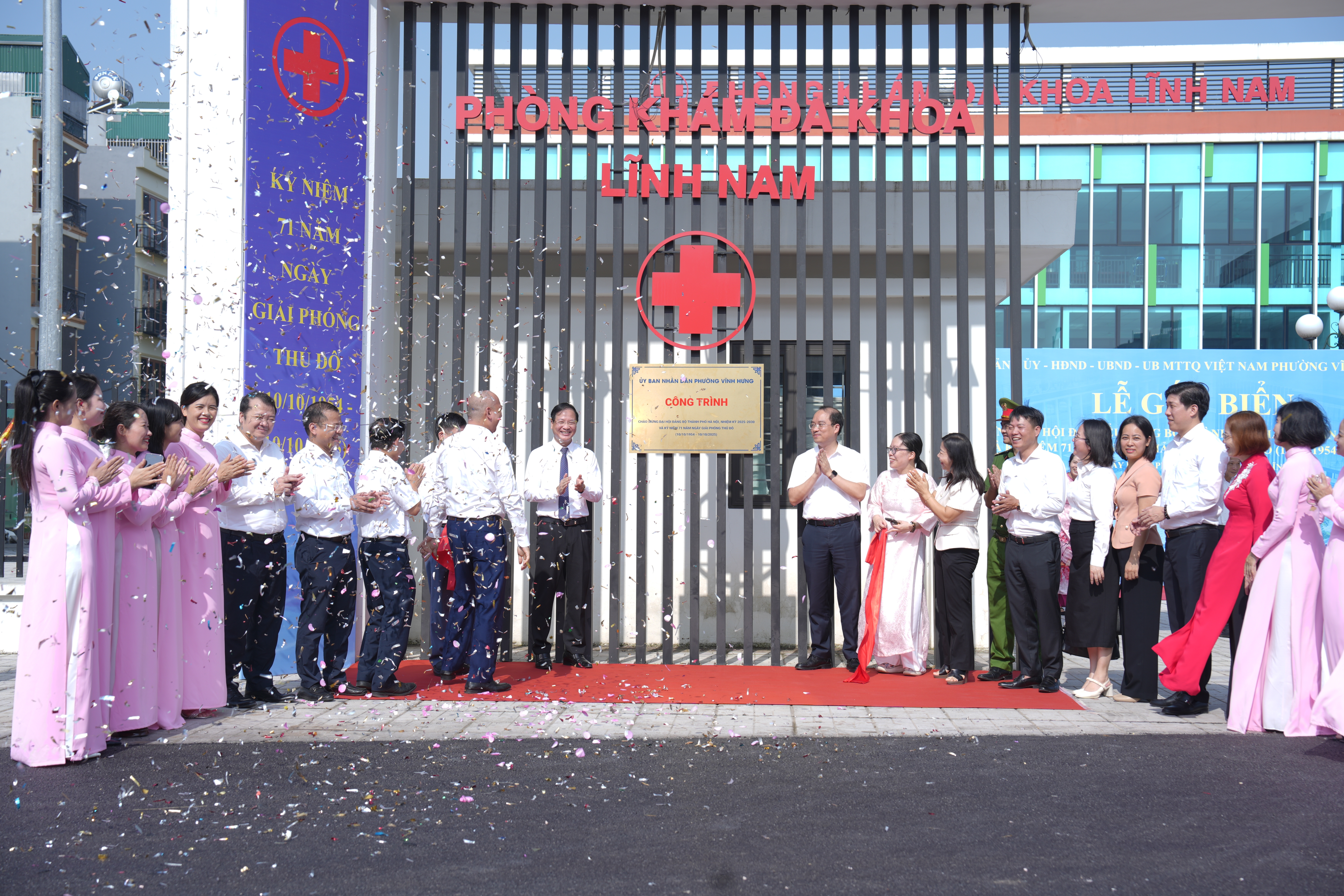 Lễ gắn biển tại Phòng khám Đa khoa Lĩnh Nam (phường Vĩnh Hưng)