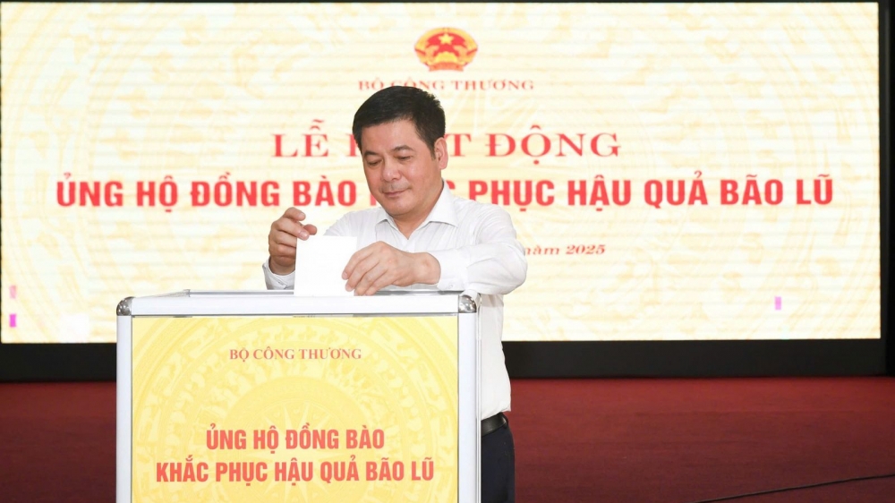 Bộ Công thương quyên góp gần 1 tỷ đồng ủng hộ đồng bào khắc phục hậu quả bão lũ